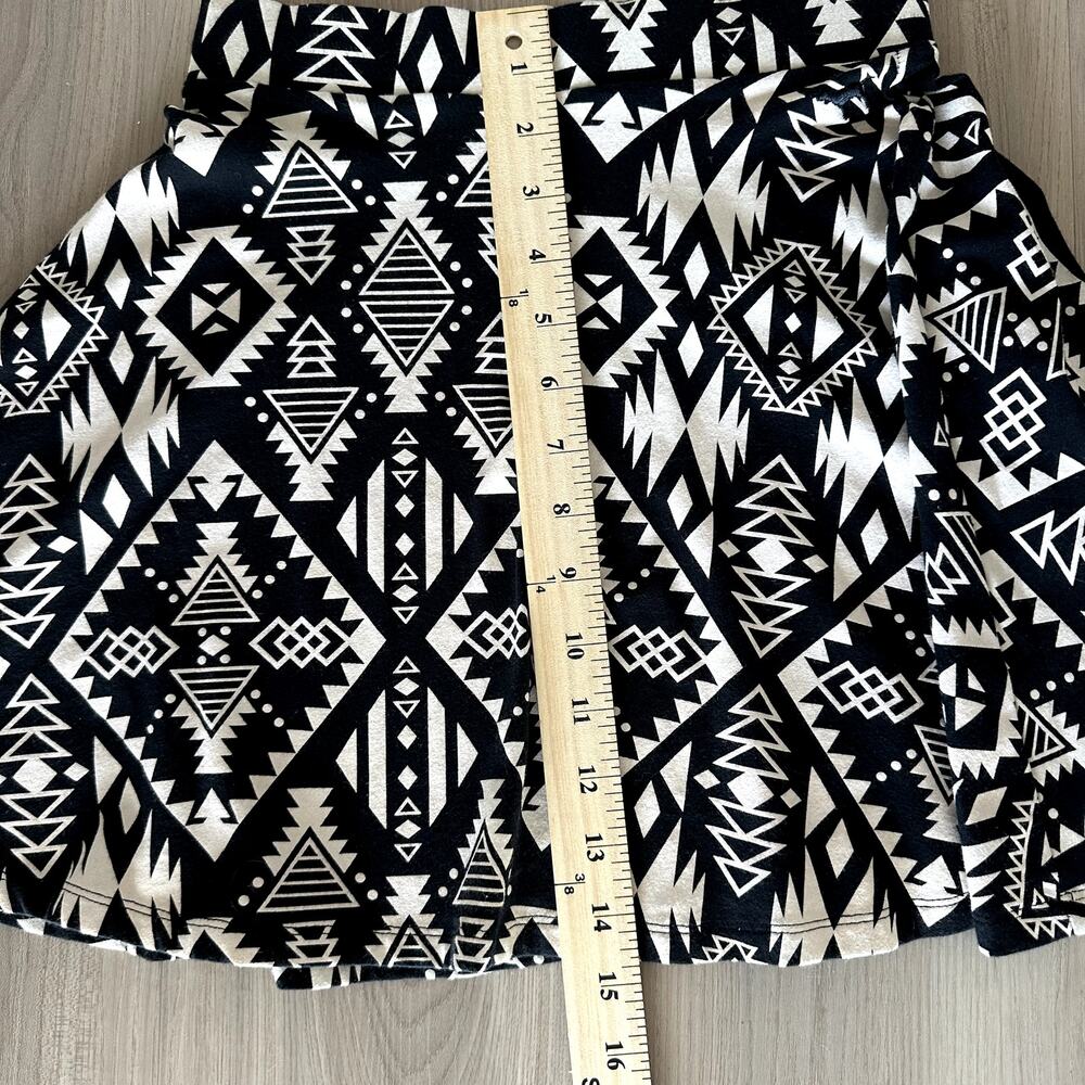 PINK Victoria's Secret Mini Skirt XS Skater Black White Geometric Aztec Tribal - Picture 4 of 4